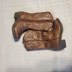 Brown Western Style Boots with Embellishments